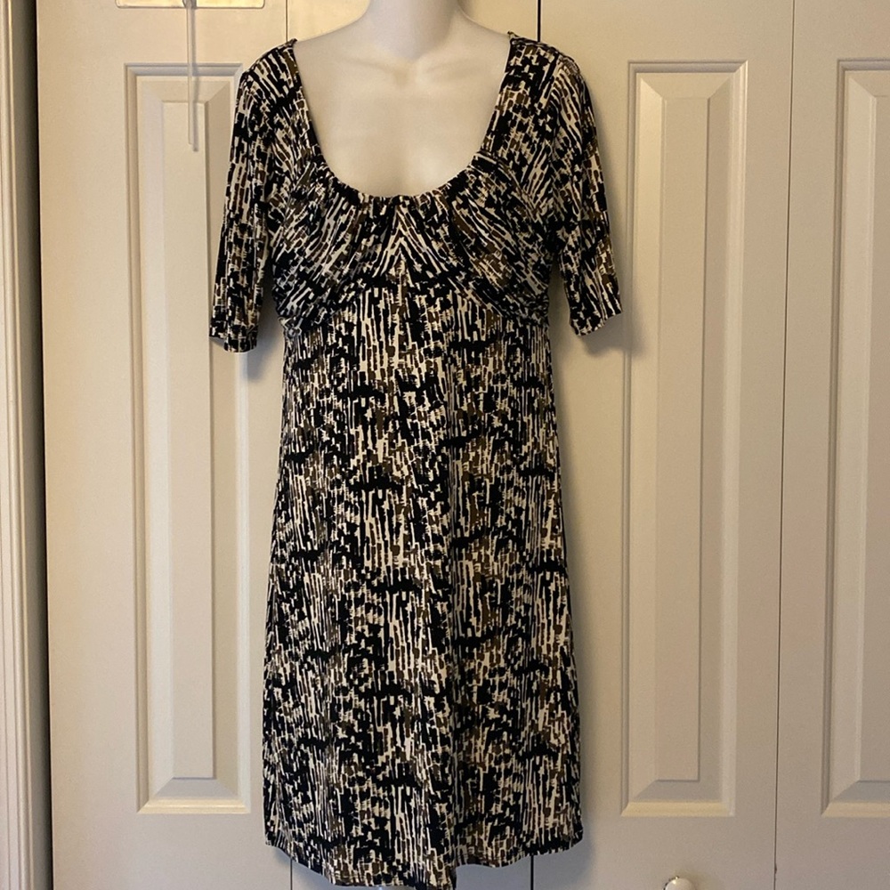 And Taylor size 6 black cream and olive dress